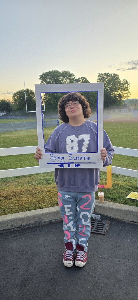 🌅Yesterday, the Class of 2026 kicked off their senior year with SENIOR SUNRISE!🌅 Time flies, so soak it in... happy last first day at HFCS seniors!💙🤍