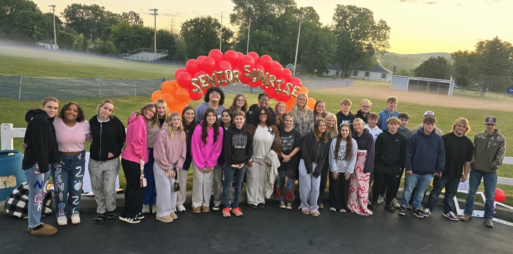 🌅Yesterday, the Class of 2026 kicked off their senior year with SENIOR SUNRISE!🌅 Time flies, so soak it in... happy last first day at HFCS seniors!💙🤍