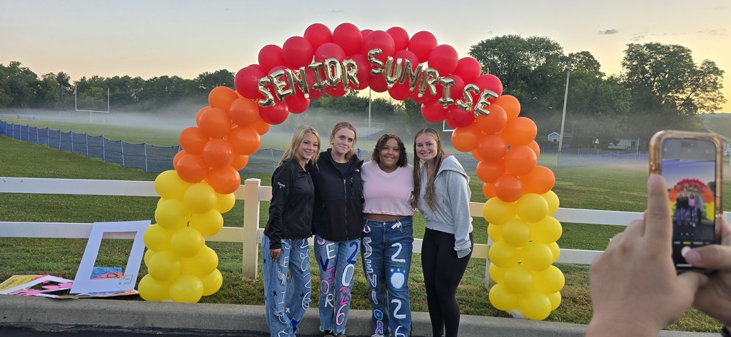 🌅Yesterday, the Class of 2026 kicked off their senior year with SENIOR SUNRISE!🌅 Time flies, so soak it in... happy last first day at HFCS seniors!💙🤍