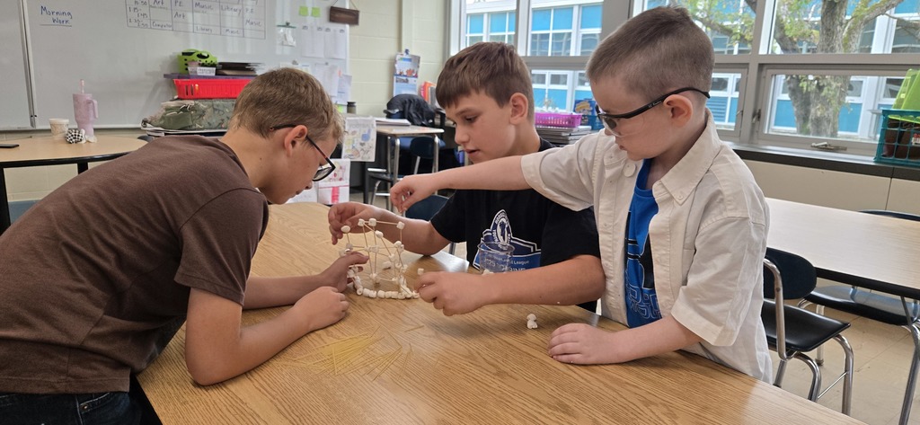 Fourth-grade students in Ms. Kelli Donohue's class got creative last week! Students practiced teamwork and worked together to build structures out of toothpicks, spaghetti sticks, and marshmallows! Thanks for sharing, Ms. Donohue!