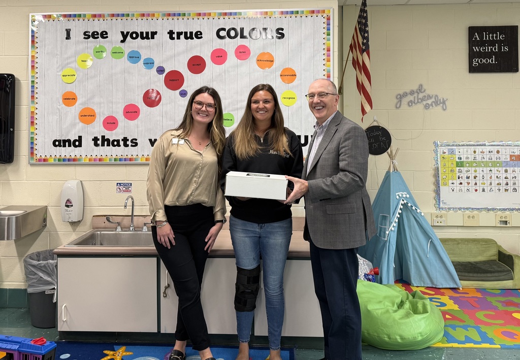 The elementary school would like to send a big "Thank you!" to Heritage Family Credit Union, which made a very generous donation of 25 boxes of supplies to the elementary school teachers. Branch Manager, Heidi Sweet, said that they wanted to start the year off right and welcome the teachers and students back to school. MacKenzie Sprague and Jim Martinez came on the afternoon of September 3rd and delivered the boxes to each elementary classroom. Heidi Sweet and Jim Martinez came back again on September 30th, to deliver more student supplies that were donated by employees and HFCU customers. Thank you for supporting our students and the community!