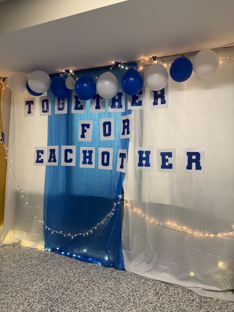 Spirit Week in the high school ended with a hallway contest between grade levels. Mrs. Victor, Mrs. Fleming, and Mr. Ellis had a great time judging the contest. Although each class put in a lot of effort, the seniors took the win and will receive a pizza party for their grade. The results were: 1st- Seniors, 2nd- Freshmen, 3rd- Juniors, and 4th- Sophomores. Great job being creative and showing your school spirit!💙🤍🐾