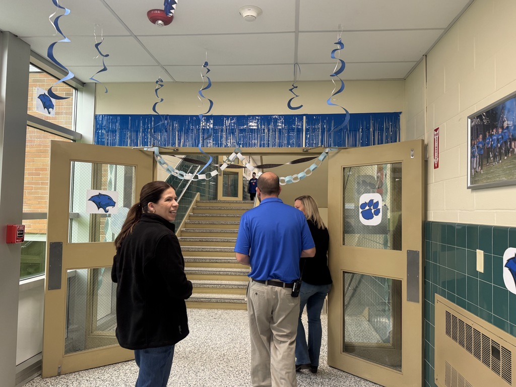 Spirit Week in the high school ended with a hallway contest between grade levels. Mrs. Victor, Mrs. Fleming, and Mr. Ellis had a great time judging the contest. Although each class put in a lot of effort, the seniors took the win and will receive a pizza party for their grade. The results were: 1st- Seniors, 2nd- Freshmen, 3rd- Juniors, and 4th- Sophomores. Great job being creative and showing your school spirit!💙🤍🐾