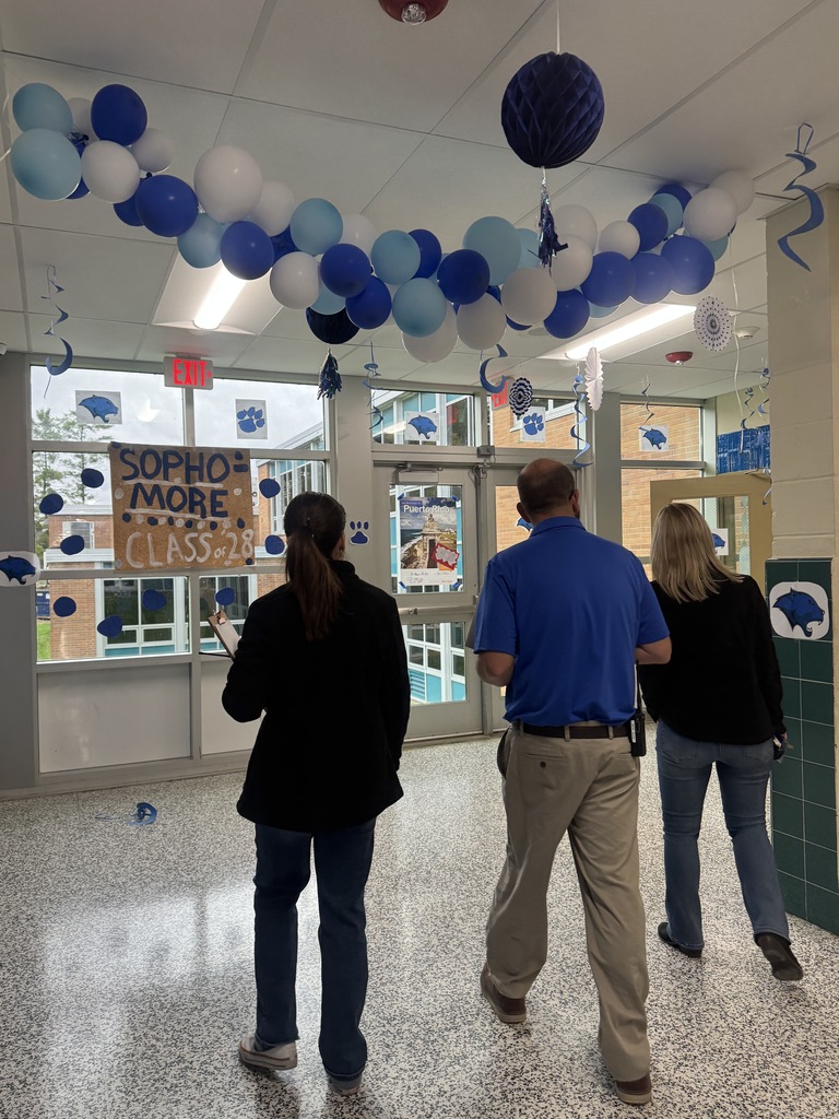 Spirit Week in the high school ended with a hallway contest between grade levels. Mrs. Victor, Mrs. Fleming, and Mr. Ellis had a great time judging the contest. Although each class put in a lot of effort, the seniors took the win and will receive a pizza party for their grade. The results were: 1st- Seniors, 2nd- Freshmen, 3rd- Juniors, and 4th- Sophomores. Great job being creative and showing your school spirit!💙🤍🐾