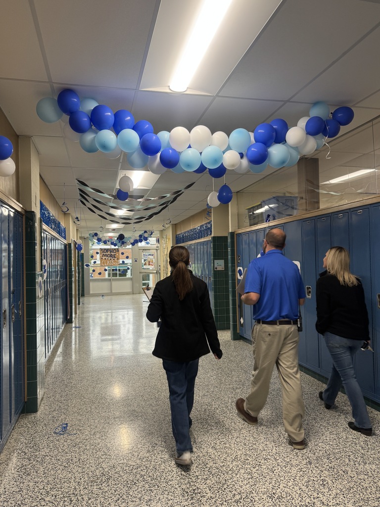 Spirit Week in the high school ended with a hallway contest between grade levels. Mrs. Victor, Mrs. Fleming, and Mr. Ellis had a great time judging the contest. Although each class put in a lot of effort, the seniors took the win and will receive a pizza party for their grade. The results were: 1st- Seniors, 2nd- Freshmen, 3rd- Juniors, and 4th- Sophomores. Great job being creative and showing your school spirit!💙🤍🐾