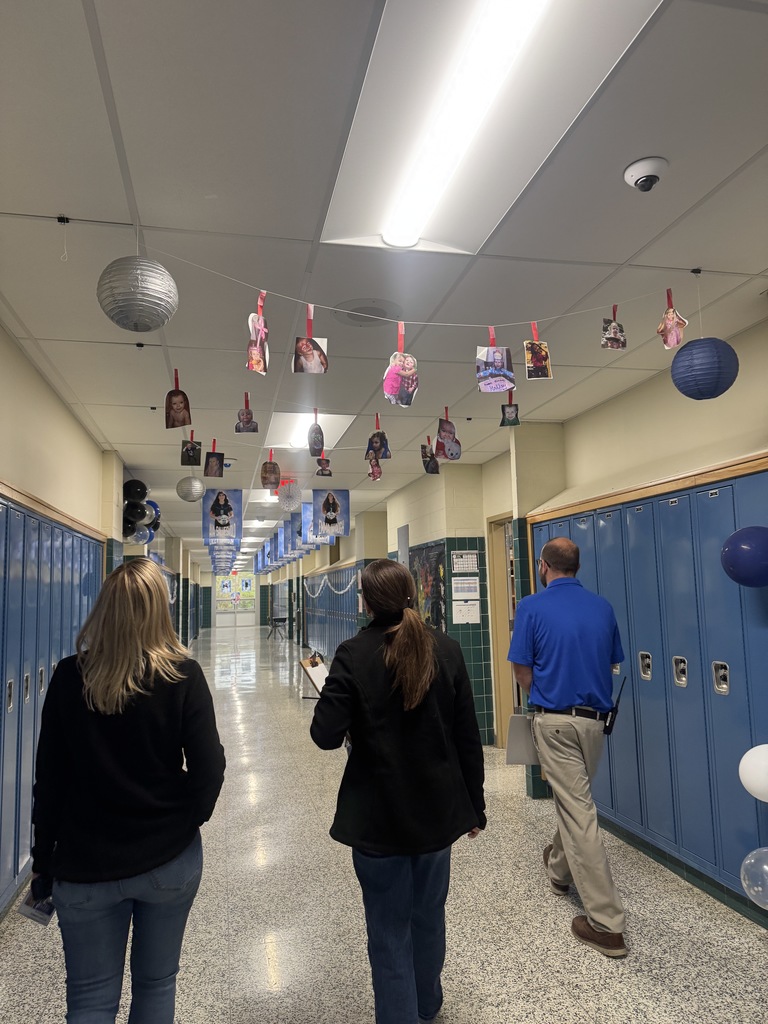 Spirit Week in the high school ended with a hallway contest between grade levels. Mrs. Victor, Mrs. Fleming, and Mr. Ellis had a great time judging the contest. Although each class put in a lot of effort, the seniors took the win and will receive a pizza party for their grade. The results were: 1st- Seniors, 2nd- Freshmen, 3rd- Juniors, and 4th- Sophomores. Great job being creative and showing your school spirit!💙🤍🐾