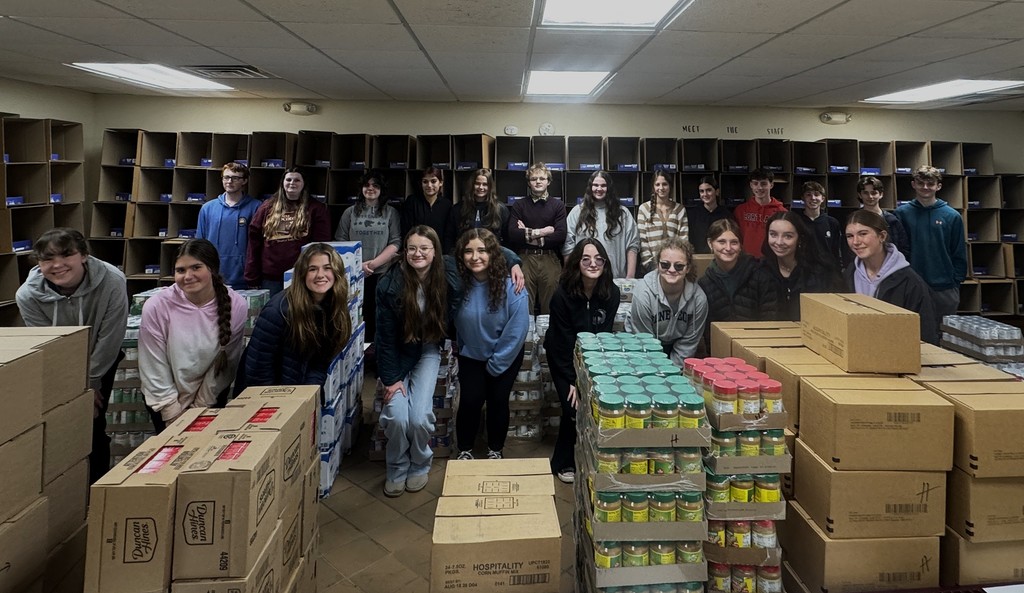 Last week, 24 National Junior Honor Society students and Mrs.  Mabey went to our local food pantry, Hoosick Area Church Association (HACA). The students moved ~5,000 lbs of food from HACA to the Town's Reynolds-Gilchrest Skating Rink, to be sorted and placed into ~180 Thanksgiving distribution boxes for the community. 💙🤍