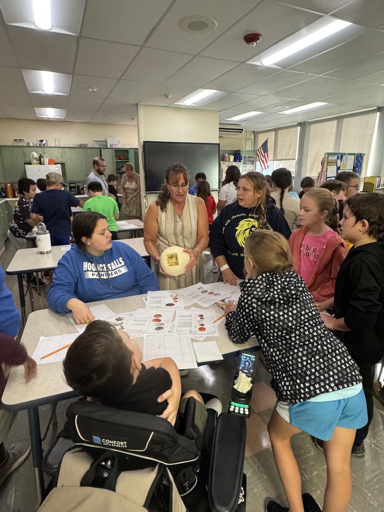 Middle school students in Mrs. Zak's Agriculture Exploration class and Mrs. Sutton's Life Skills class recently had a "pumpkin party"!!!🎃 This was a multiple-day activity, where students had hands-on fun comparing the exterior, interior, and taste of four different pumpkin varieties. Students got right to work counting seeds and making observations!! 
