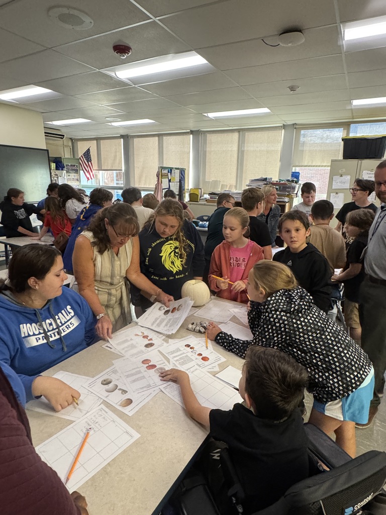 Middle school students in Mrs. Zak's Agriculture Exploration class and Mrs. Sutton's Life Skills class recently had a "pumpkin party"!!!🎃 This was a multiple-day activity, where students had hands-on fun comparing the exterior, interior, and taste of four different pumpkin varieties. Students got right to work counting seeds and making observations!! 