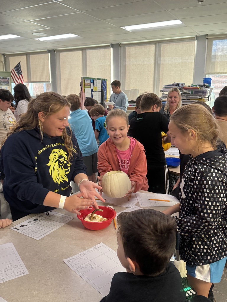 Middle school students in Mrs. Zak's Agriculture Exploration class and Mrs. Sutton's Life Skills class recently had a "pumpkin party"!!!🎃 This was a multiple-day activity, where students had hands-on fun comparing the exterior, interior, and taste of four different pumpkin varieties. Students got right to work counting seeds and making observations!! 