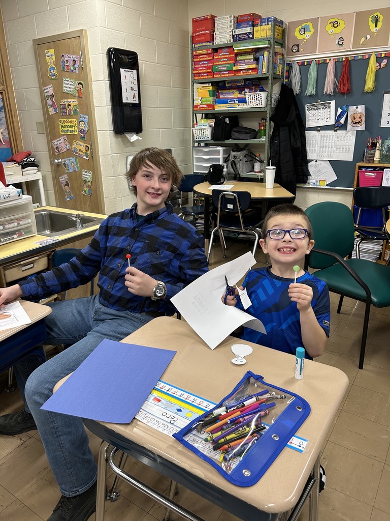 Each week, Mrs. Stebbins' 8th-grade guide students go to Mrs. Gardner's 2nd-grade classroom for a visit. Some weeks they read stories, and other weeks they do projects together. Our elementary students so enjoy their time with their middle school buddies!!  🐾 Thanks for sharing, Mrs. Gardner!