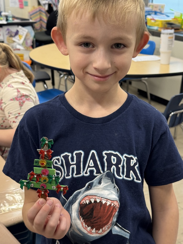 NJHS students make ornaments with second grade
