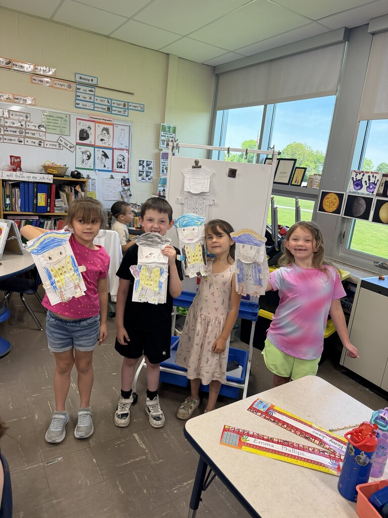 George Washington, aka 4th grade teacher Mrs. Brownell, came to visit Mrs. Travers and Mrs. Glover's first grade class to share her knowledge of our first president. The kids learned a lot and even made a George Washington puppet!