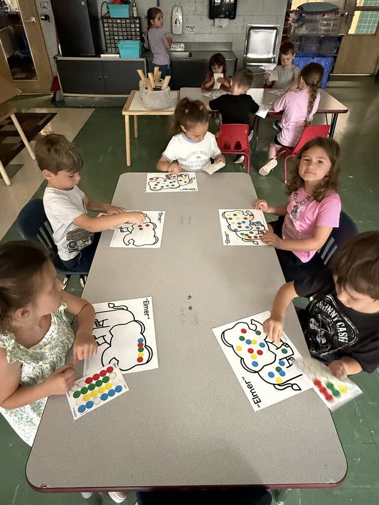 🎨 Our young artists have been hard at work! Over the past few weeks, students in Ms. Billera's Pre-K class explored the world of famous artists! They learned about their lives, the unique techniques they used to create their masterpieces, and the lasting impact they had on the art world. After studying each artist, the children had the opportunity to create their own inspired masterpieces using similar styles and techniques. Some of the artists they studied include: Pablo Picasso, Frida Kahlo, Yayoi Kusama, Wassily Kandinsky, and Piet Mondrian. The children enjoyed experimenting with colors, shapes, patterns, and different artistic techniques while expressing their creativity. We are so proud of the beautiful artwork they created and the enthusiasm they showed throughout this artist study! 🎨✨🖌️Thanks for sharing, Ms. Billera!