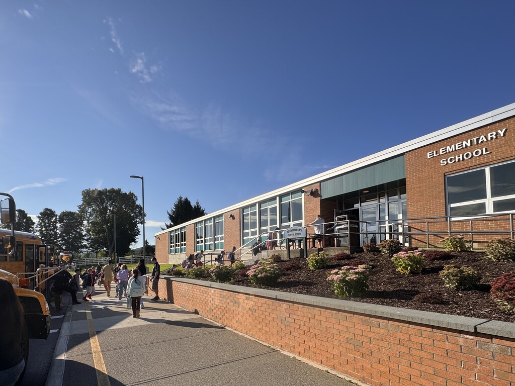 Happy First Day of School, HFCS! 🚌📚The halls are buzzing, the classrooms are ready, and our doors are officially OPEN! Welcome back to all of our students, teachers, and staff. We are so excited to kick off another incredible year together! 🐾