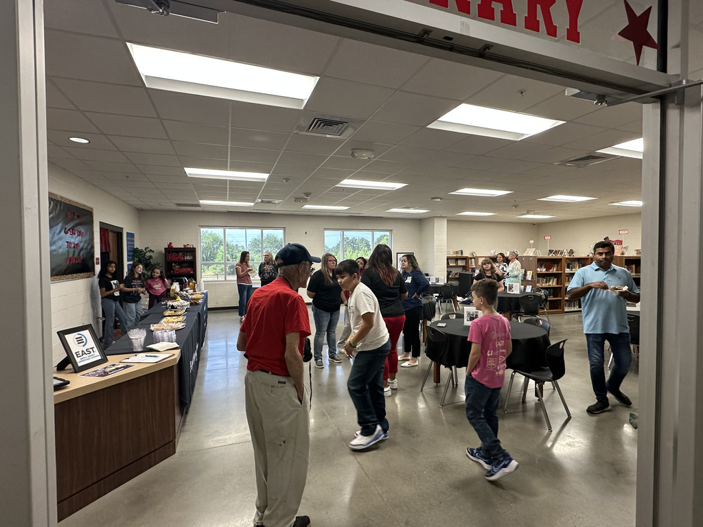 ☕💙 BHE EAST welcomed community members this morning for the Hope-Hempstead County Chamber of Commerce Community Coffee! Guests enjoyed brunch and conversation while learning more about EAST and seeing how our students use technology, creativity, and teamwork to make a difference. We are proud of our students for sharing their projects and representing BHE so well! Thank you to everyone who joined us and supported our students! #BHEBobcats #EASTInitiative #HopePublicSchools #CommunityCoffee