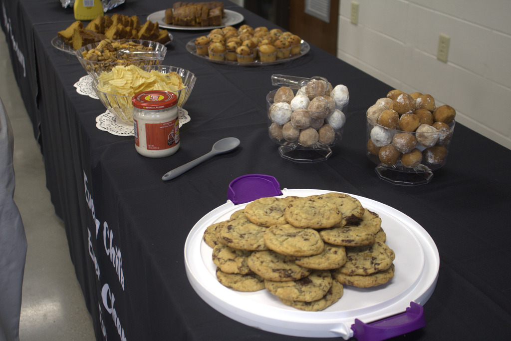 ☕💙 BHE EAST welcomed community members this morning for the Hope-Hempstead County Chamber of Commerce Community Coffee! Guests enjoyed brunch and conversation while learning more about EAST and seeing how our students use technology, creativity, and teamwork to make a difference. We are proud of our students for sharing their projects and representing BHE so well! Thank you to everyone who joined us and supported our students! #BHEBobcats #EASTInitiative #HopePublicSchools #CommunityCoffee