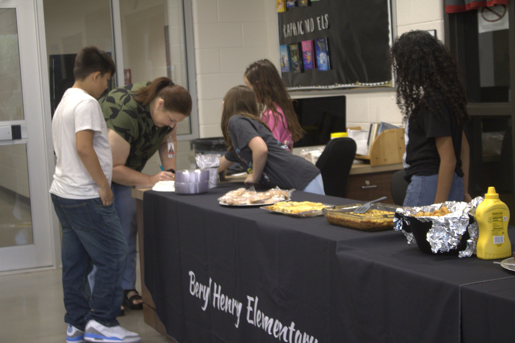 ☕💙 BHE EAST welcomed community members this morning for the Hope-Hempstead County Chamber of Commerce Community Coffee! Guests enjoyed brunch and conversation while learning more about EAST and seeing how our students use technology, creativity, and teamwork to make a difference. We are proud of our students for sharing their projects and representing BHE so well! Thank you to everyone who joined us and supported our students! #BHEBobcats #EASTInitiative #HopePublicSchools #CommunityCoffee