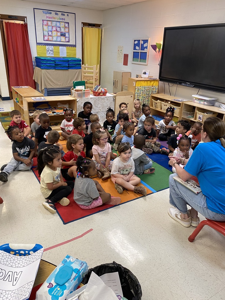 **English**  📚 Community Helper Month is underway at ABC Pre-K!  Our students are learning about the people who help our community and the important work they do each day. First up: a visit from the Hempstead County Library and its librarians!  Thank you for spending time with our young learners! We look forward to welcoming more community helpers throughout the month. ❤️  **Español**  📚 ¡Ya comenzó el Mes de los Servidores de la Comunidad en ABC Pre-K!  Nuestros estudiantes están aprendiendo sobre las personas que ayudan a nuestra comunidad y el importante trabajo que realizan cada día. Para comenzar, ¡recibimos una visita del personal de la Biblioteca del Condado de Hempstead!  ¡Gracias por compartir tiempo con nuestros pequeños estudiantes! Esperamos recibir a más miembros de la comunidad durante el mes. ❤️