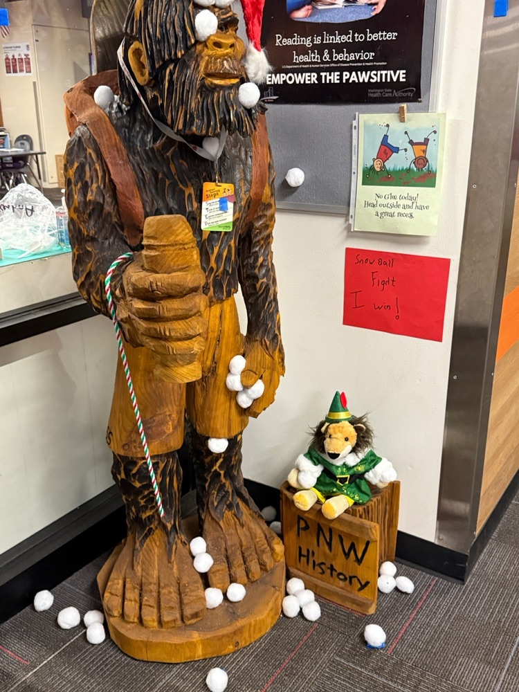 Lincoln Lion mischief!