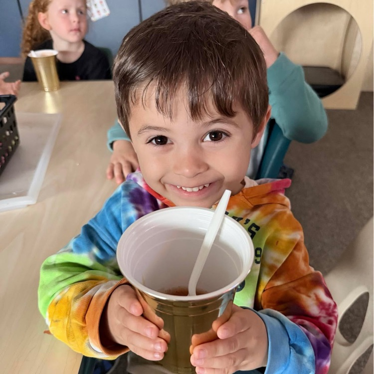 apple sauce making with volunteers