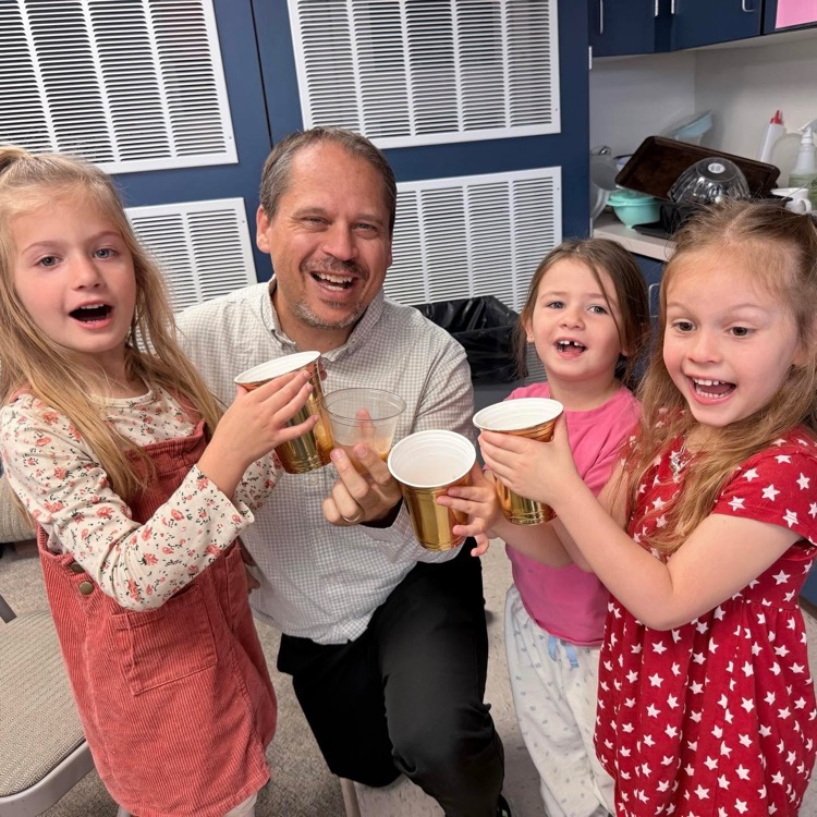 apple sauce making with volunteers