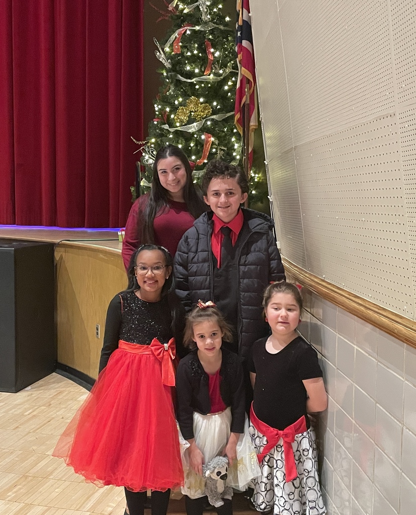 Howland students performing and watching