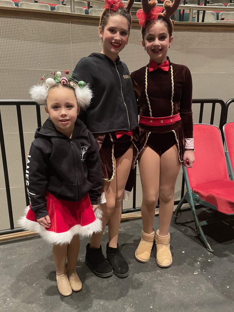 Howland students performing and watching