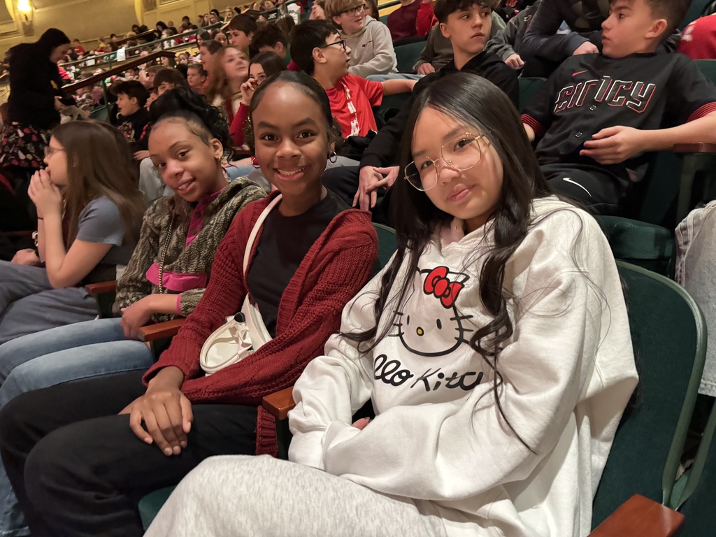 🎭📚 A Day of Learning Beyond the Classroom! 🍽️ Our 6th grade students enjoyed a special field trip to the DeYor Performing Arts Center in Youngstown to watch Miracle on Easy Street. After the show, students wrapped up the day with lunch at the Eastwood Mall food court.  This memorable experience was made possible through funds raised by our annual Read-a-Thon—and we’re excited to do it all again this February! Thank you to our students, families, and staff for supporting literacy and creating opportunities like this for our Tigers. 🐯💛