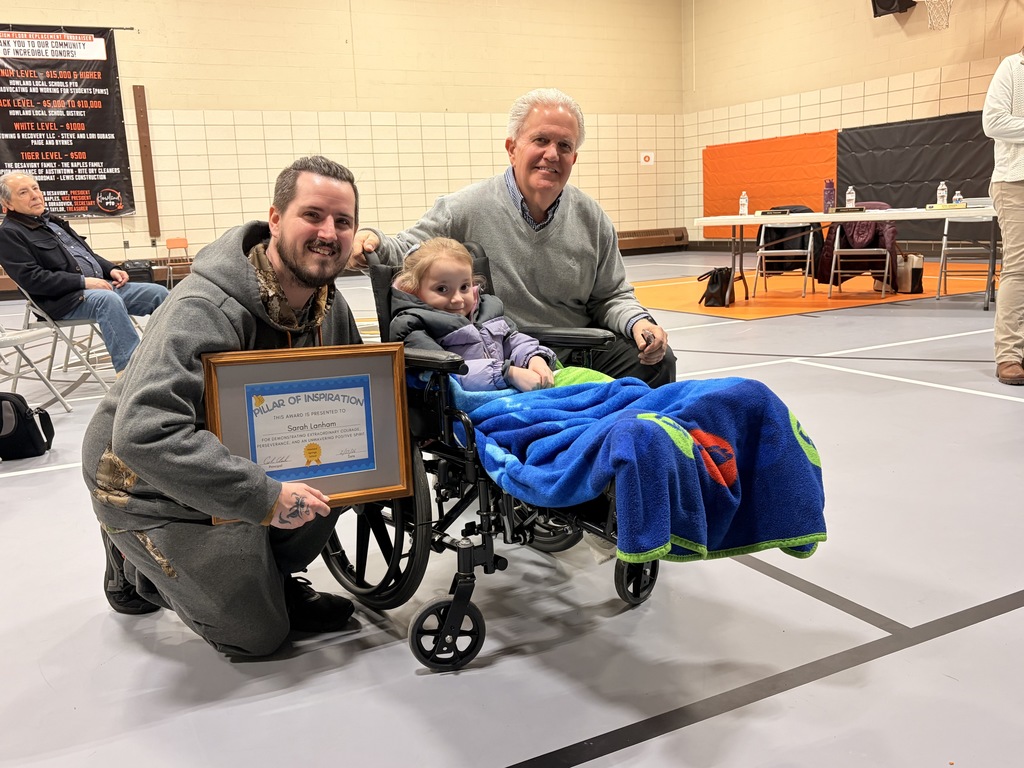 sarah lanham receives pillar of inspiration award