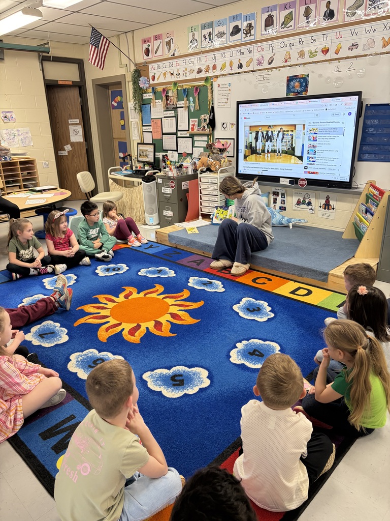 Howland FCCLA members recently visited Howland Preschool to teach students about recycling, reducing, and reusing. 