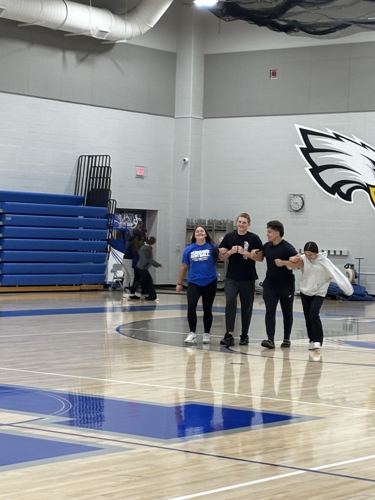 Hubbard High School Link Leaders participate in team-building and leadership activities during training.