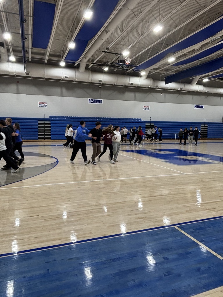 Hubbard High School Link Leaders participate in team-building and leadership activities during training.