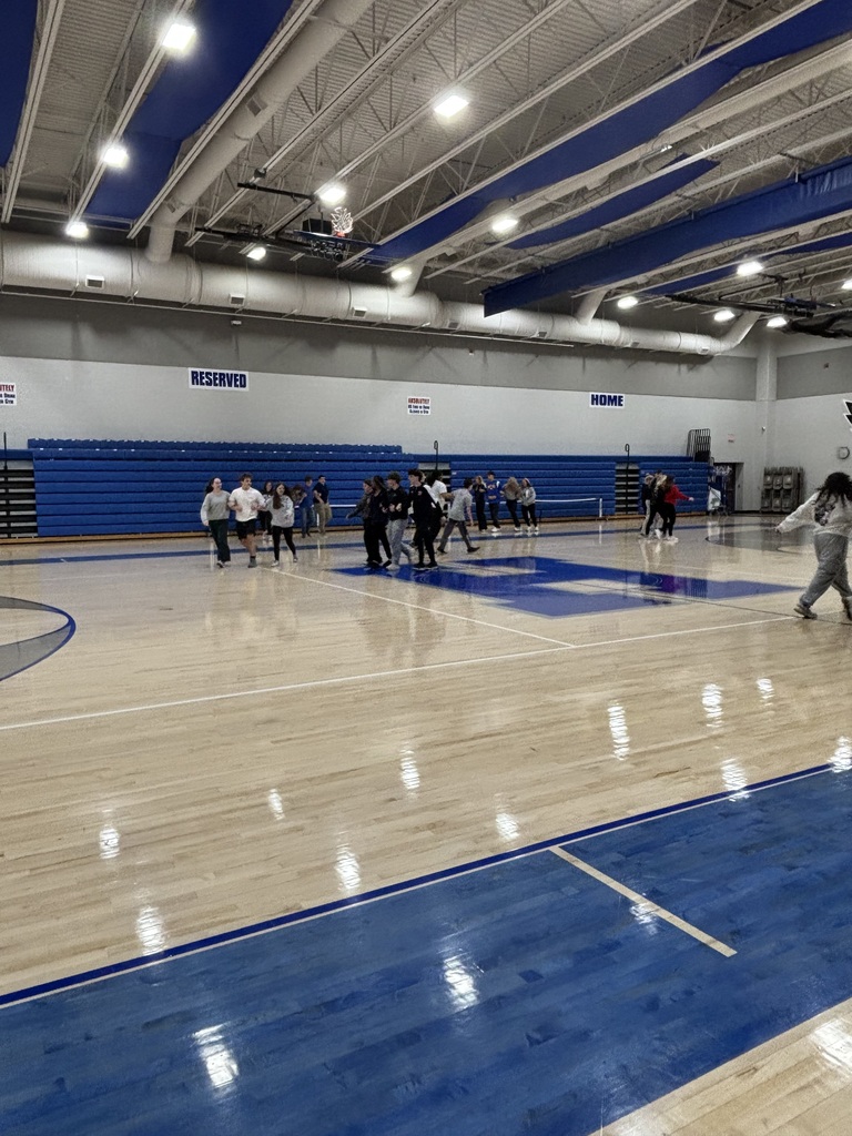 Hubbard High School Link Leaders participate in team-building and leadership activities during training.