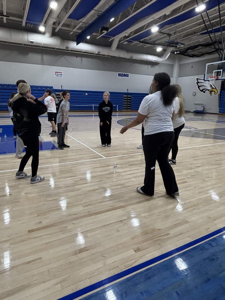 Hubbard High School Link Leaders participate in team-building and leadership activities during training.