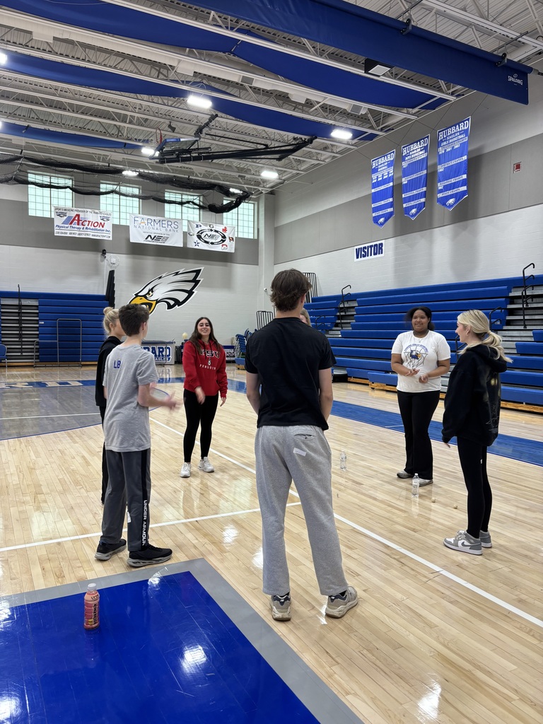 Hubbard High School Link Leaders participate in team-building and leadership activities during training.