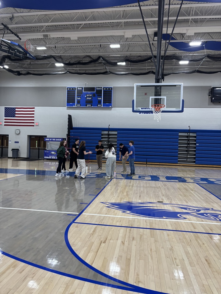 Hubbard High School Link Leaders participate in team-building and leadership activities during training.