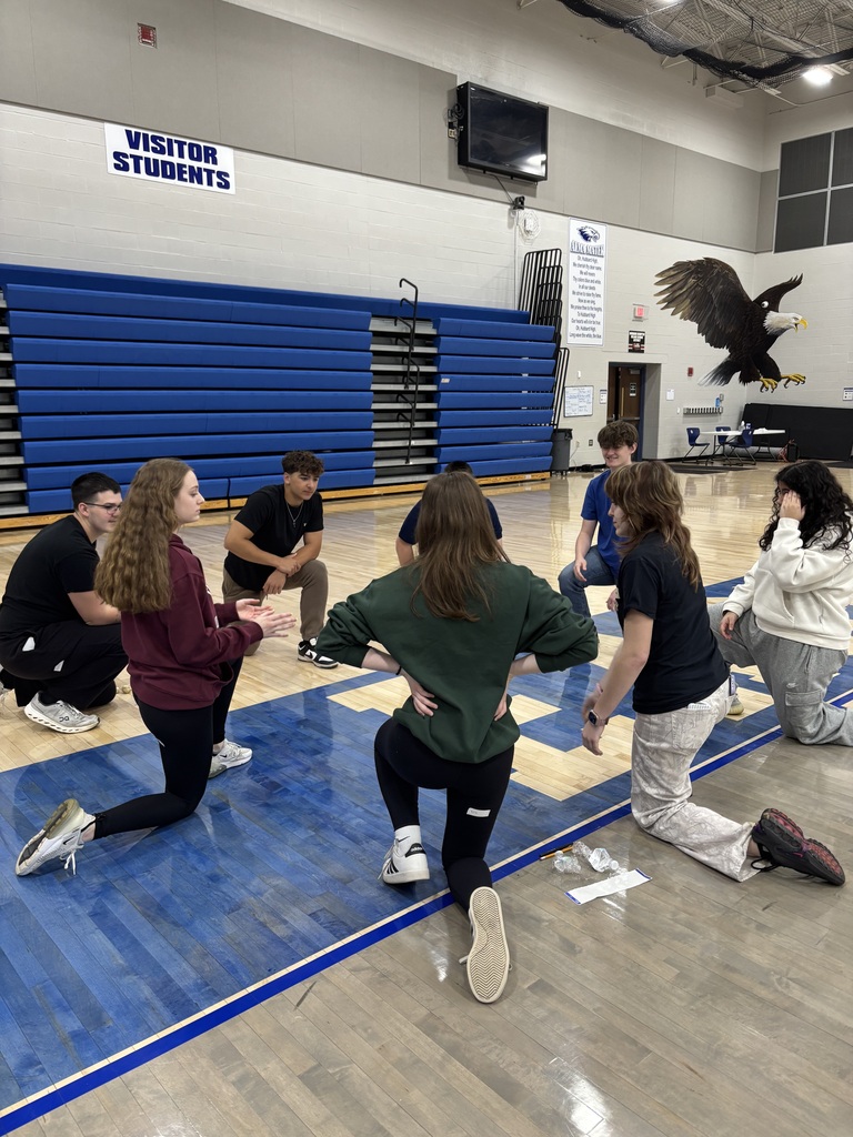 Hubbard High School Link Leaders participate in team-building and leadership activities during training.