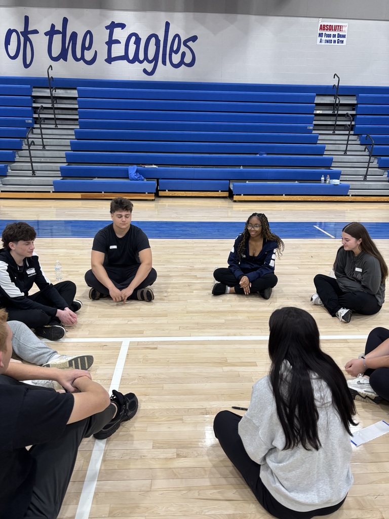 Hubbard High School Link Leaders participate in team-building and leadership activities during training.