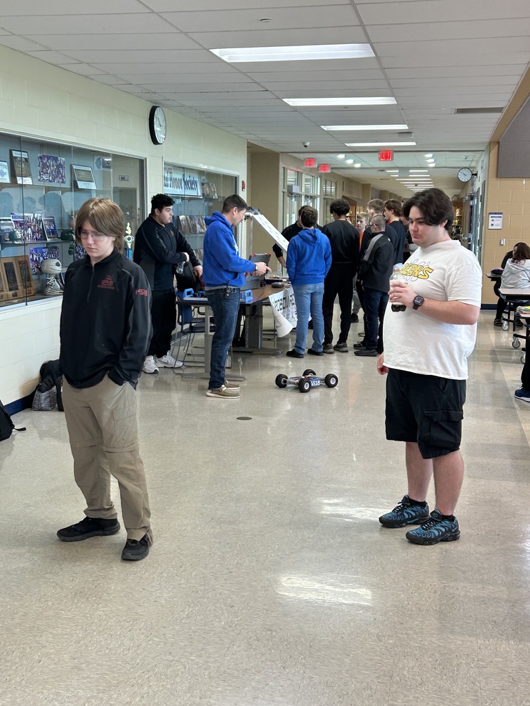 Robotics Program Returns to Hubbard