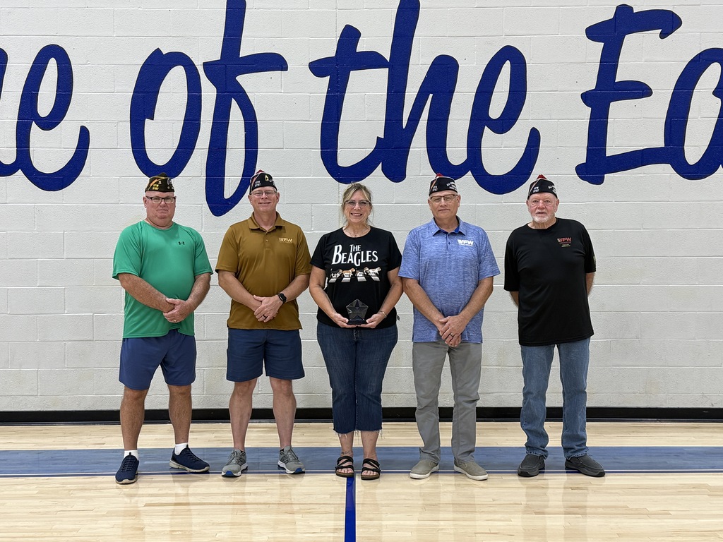 Connie Swartz poses with representatives from Hubbard VFW Post 3767 after receiving the VFW Unsung Hero Award. The award recognizes her dedication to Hubbard Schools as a classroom paraprofessional, bus driver and building support staff member.