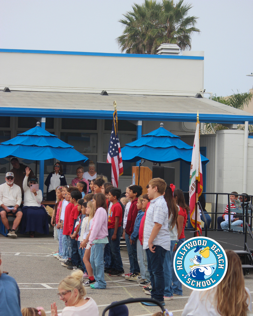 kids performaning a song for Veterans Day