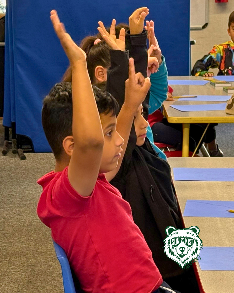 Sunkist Elementary’s 2nd graders in art class 