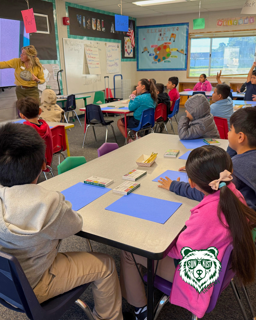 Sunkist Elementary’s 2nd graders in art class 