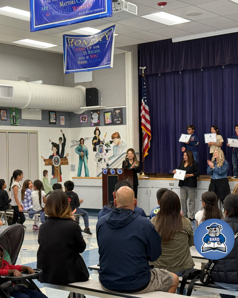 Students accepting awards 