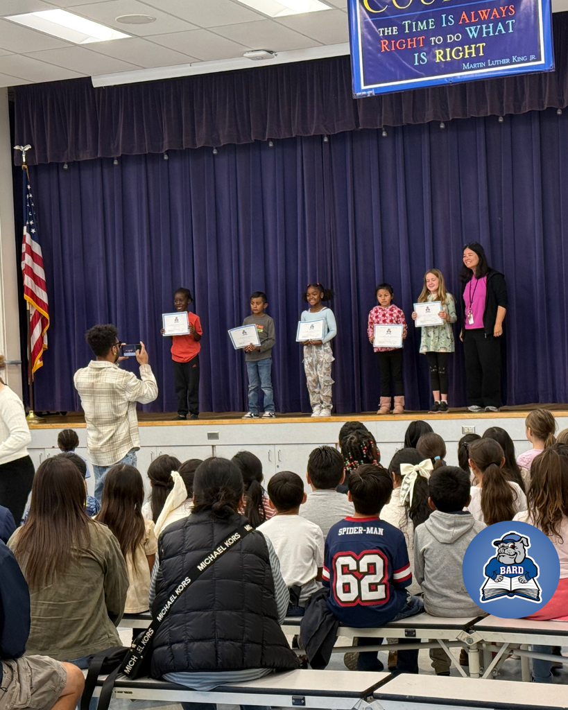 Students accepting awards 