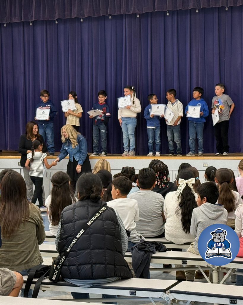 Students accepting awards 