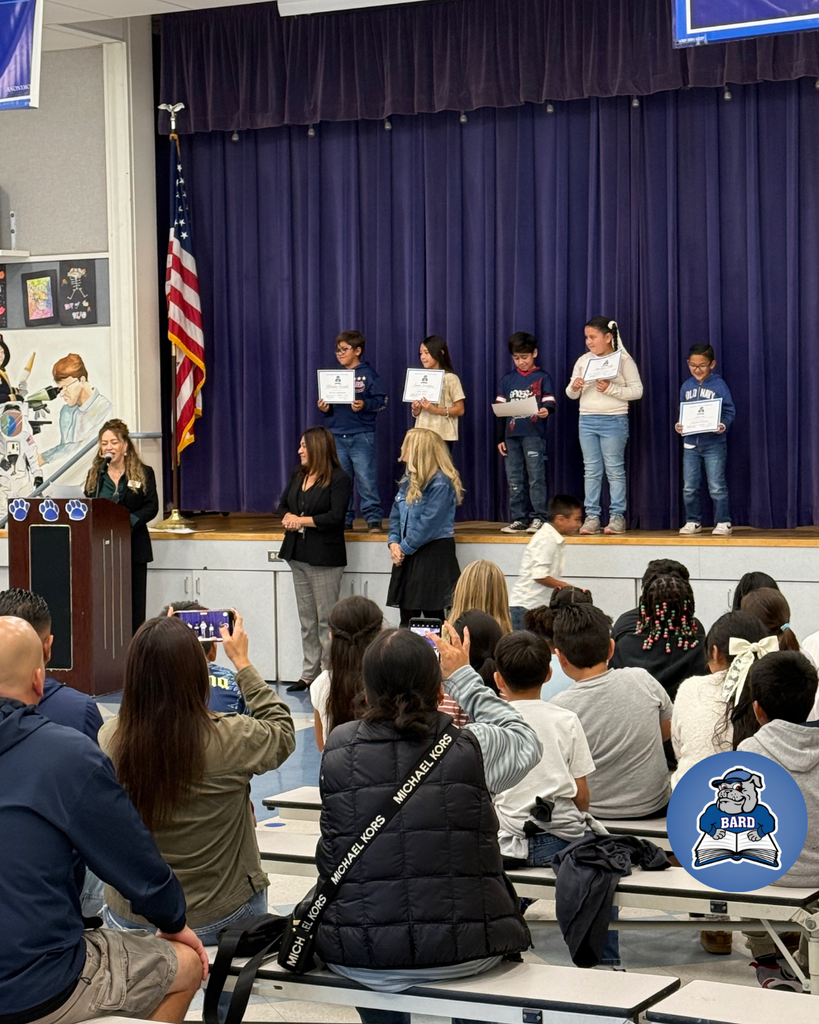 Students accepting awards 