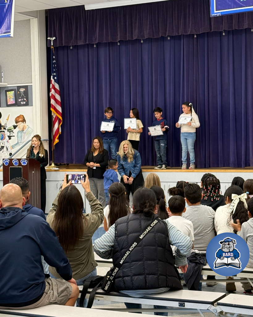 Students accepting awards 