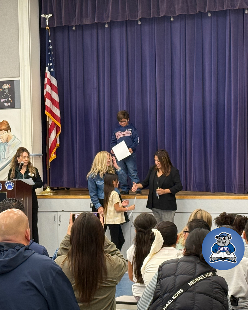 Students accepting awards 